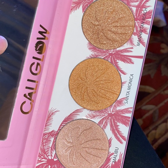 Beauty creations Cali glow palette - Picture 3 of 3